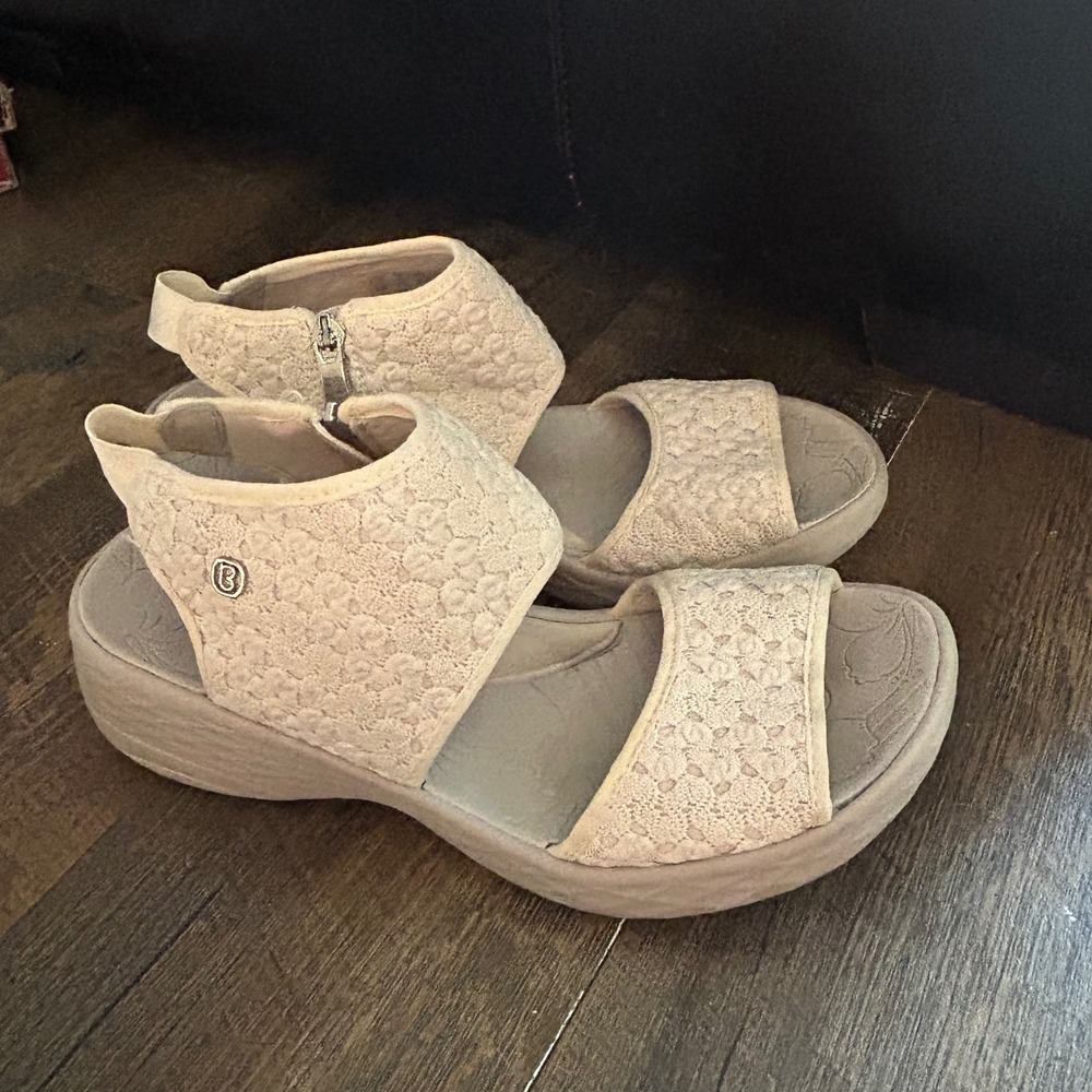 Bzees Jessie Cream Lace Wedge Sandals Womens 9.5M Zip Up Comfort‎ Platform Shoes